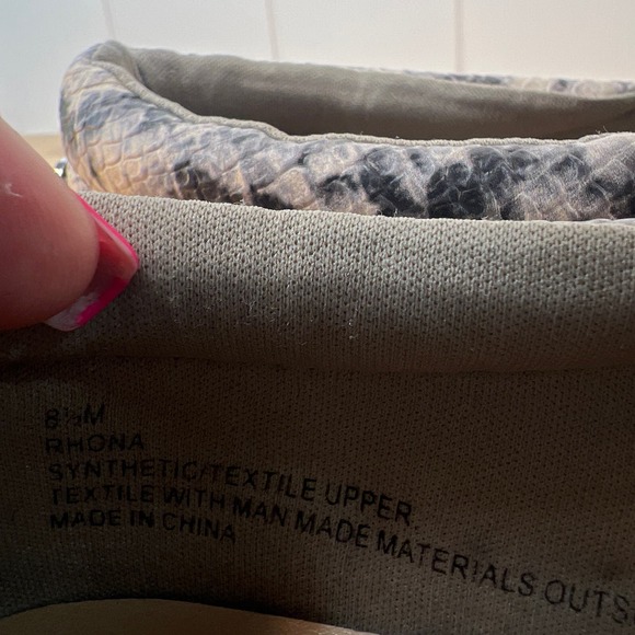 CUSHIONAIRE faux snake skin sneakers‎ size 8.5 - Picture 10 of 10